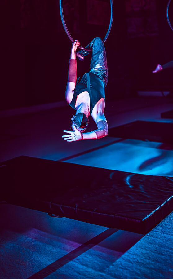 Across the Floors of Silent Seas, Suspend Performing Arts, Choreography by Anne-Boock-Miller, Photo by BluFuji