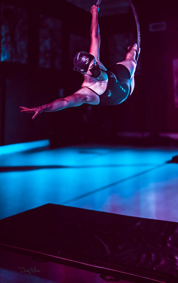 Across the Floors of Silent Seas, Suspend Performing Arts, Choreography by Anne-Boock-Miller, Photo by BluFuji